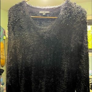 Beautiful and soft sweater , oversized long perfect with leggings.  Black pearls